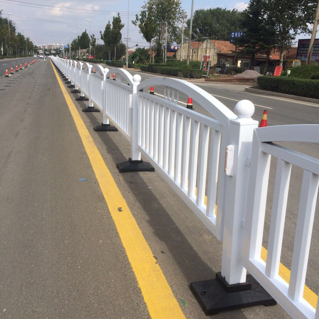 道路隔离护栏市政道路护栏公路道路防撞锌钢护栏厂家供应
