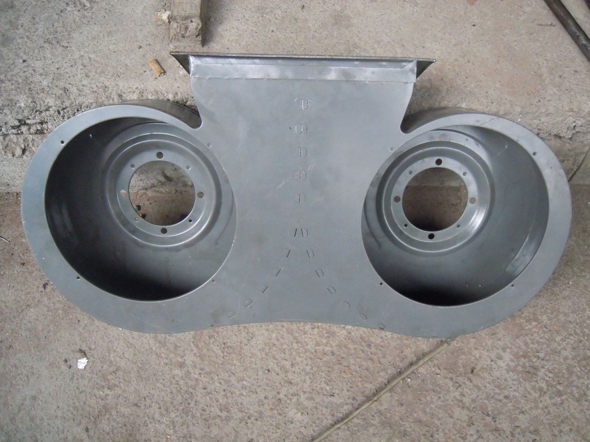 本公司长期为各大油烟机企业生产各种型号的蜗壳,风轮等油烟机