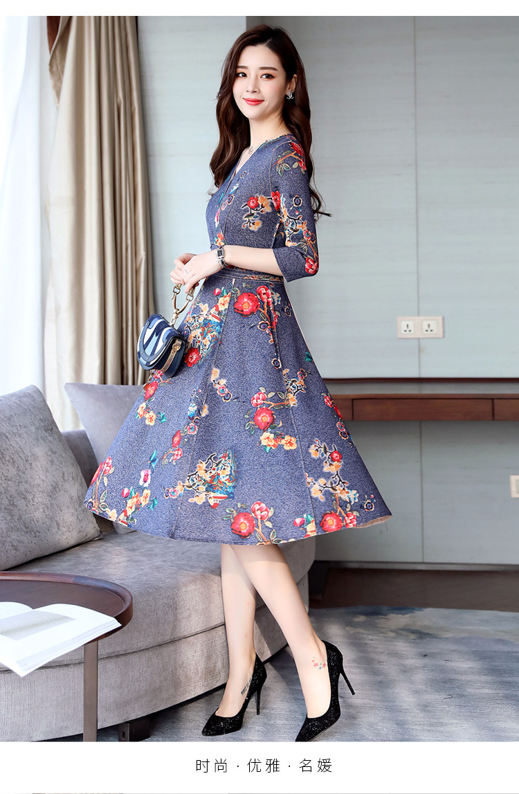 连衣裙2018年秋季印花长袖显瘦修身百搭潮流简约个性时尚v领裙子