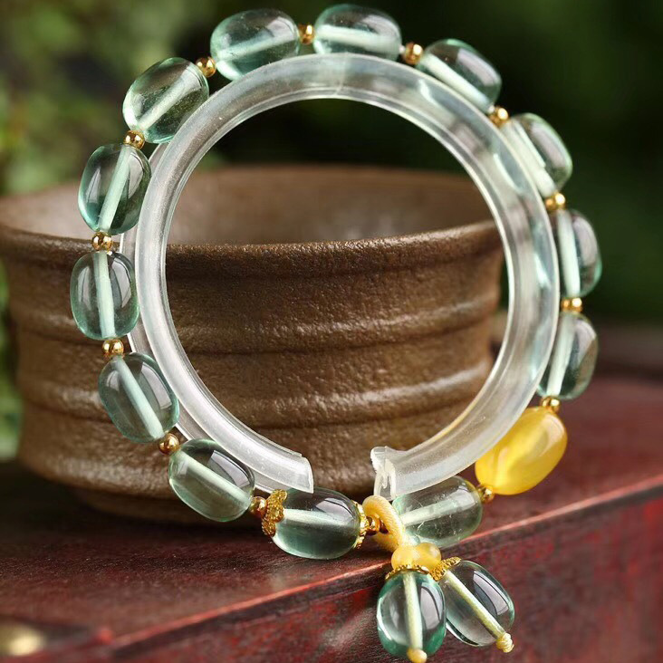 厂家直销天然绿萤石桶珠手链搭配天然蜜蜡清新百搭款手串礼物饰品