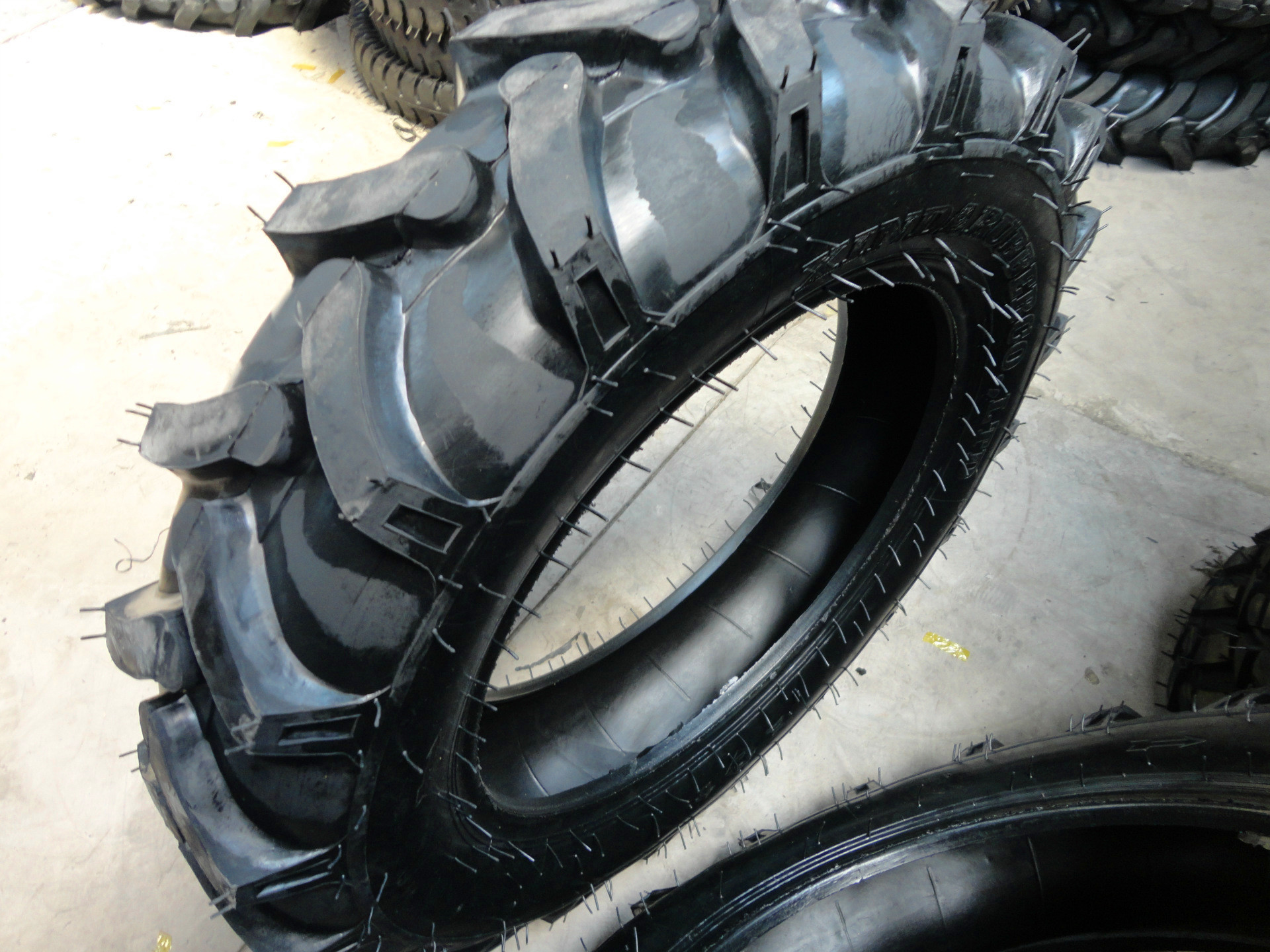 750-20 人字花纹拖拉机轮胎 农用轮胎 7.50-20