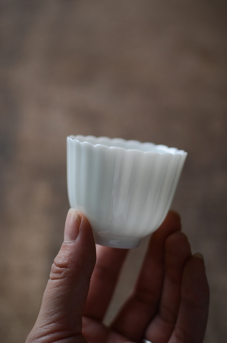 景德镇手工薄胎陶瓷品茗杯 白瓷功夫小茶杯花瓣杯主人杯茶具单杯