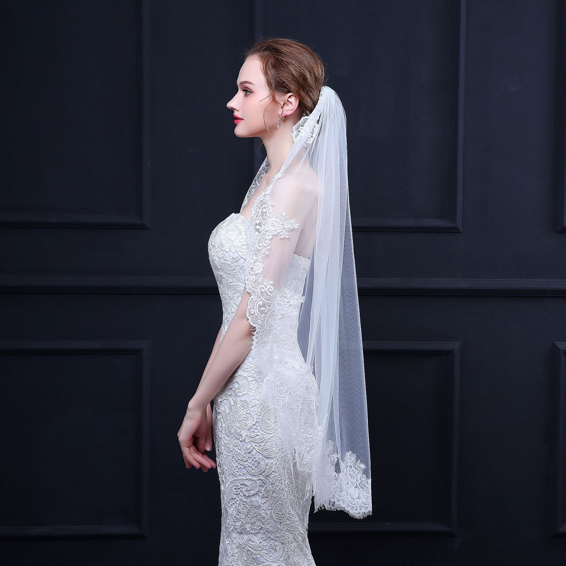 婚礼头纱 婚纱礼服配饰欧美短款精美睫毛边蕾丝头纱带金属发梳