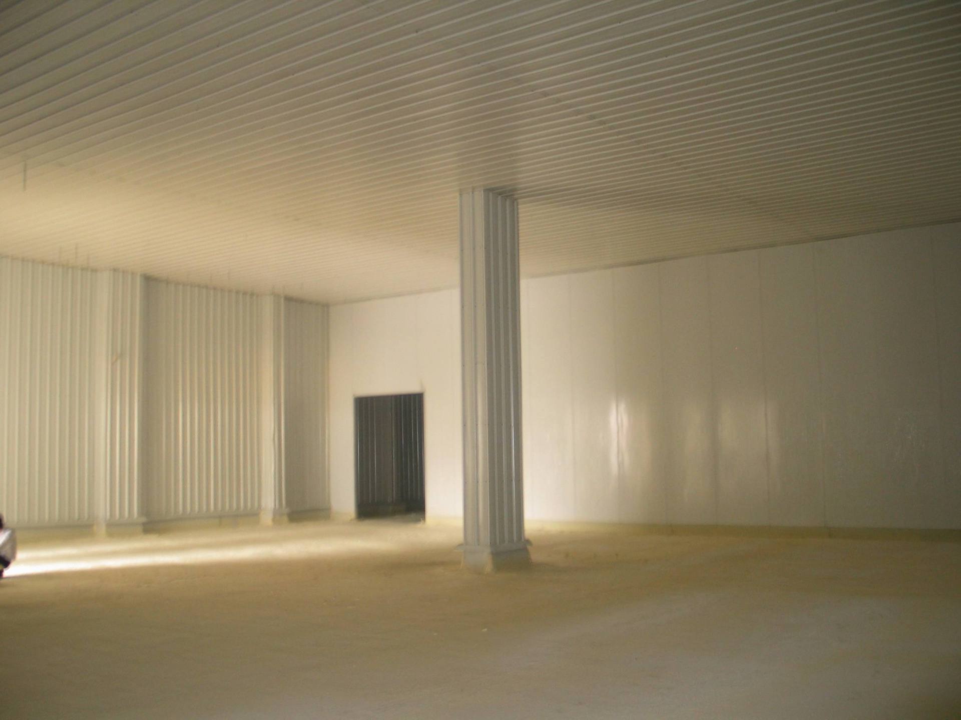 专业提供聚氨酯喷涂施工低温冷库保温 硬泡聚氨酯喷涂施工