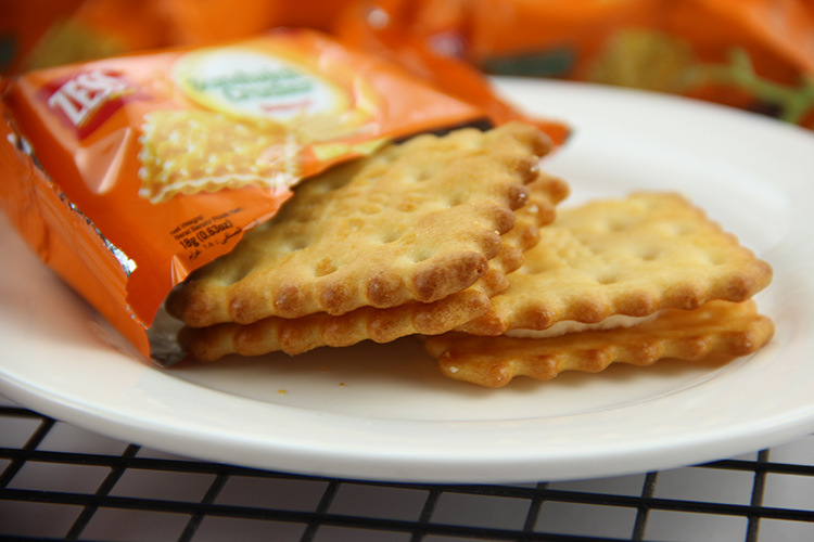 马来西亚进口杰思牌夹心方形饼干144g 办公室休闲零食品批发