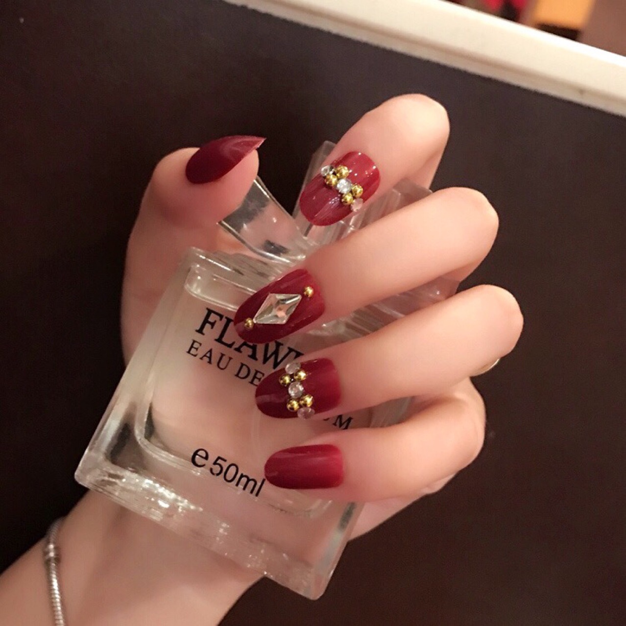 美甲酒红镶钻美甲贴片圆头摘戴假指甲成品新娘美甲穿戴指甲nails