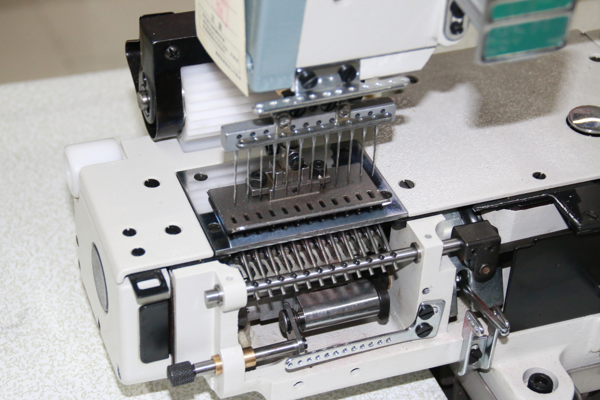 vc008 12针缝纫机 窗帘多针橡筋松紧带拉腰机贴条子裤腰缝纫机