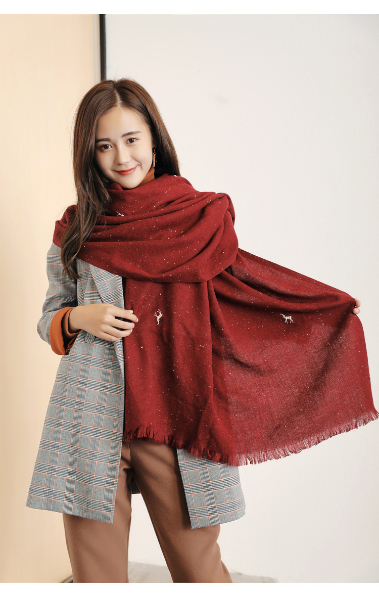 秋冬新款腈纶围巾小鹿刺绣加大保暖披肩女时尚风百搭围脖礼品批发