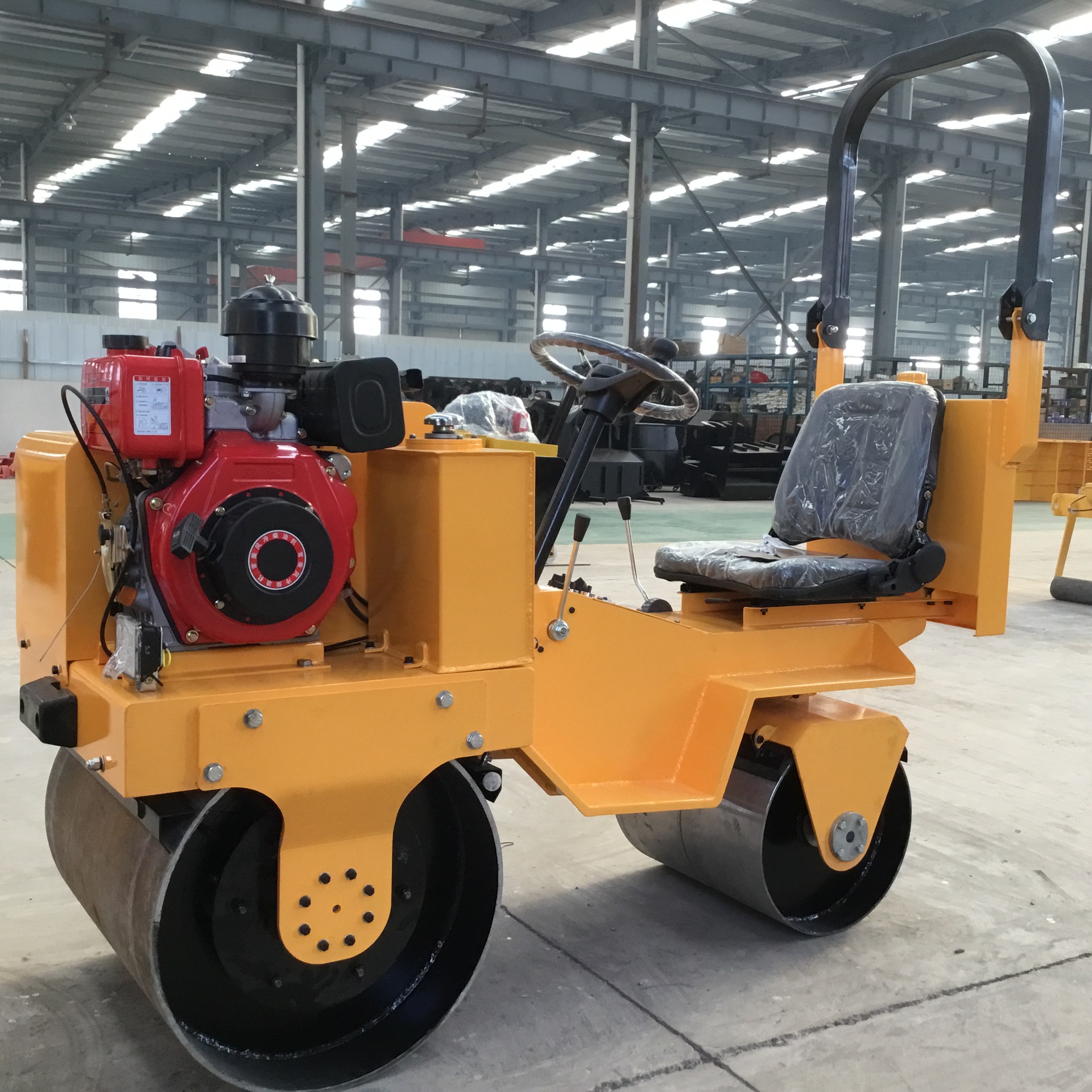 座驾压路机报价小型双轮振动压实机现货供应两吨压路机多少钱