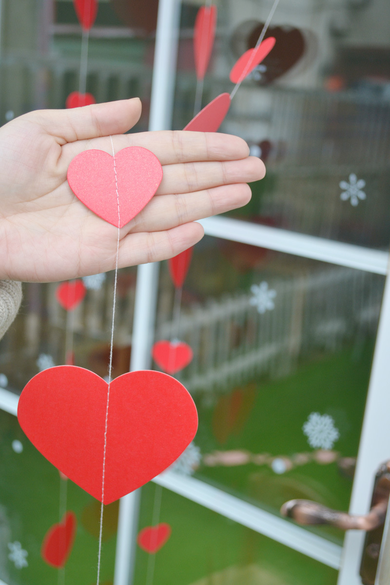 厂家直销爱心纸拉花情人节婚礼现场布置心形吊饰桃心纸挂串大红色