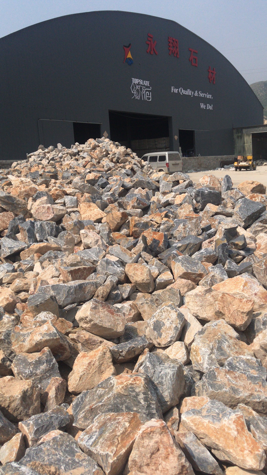 高速公路护坡石 堤坝河岸护坡石 河岸防汛挡土块石 毛石 手搬块