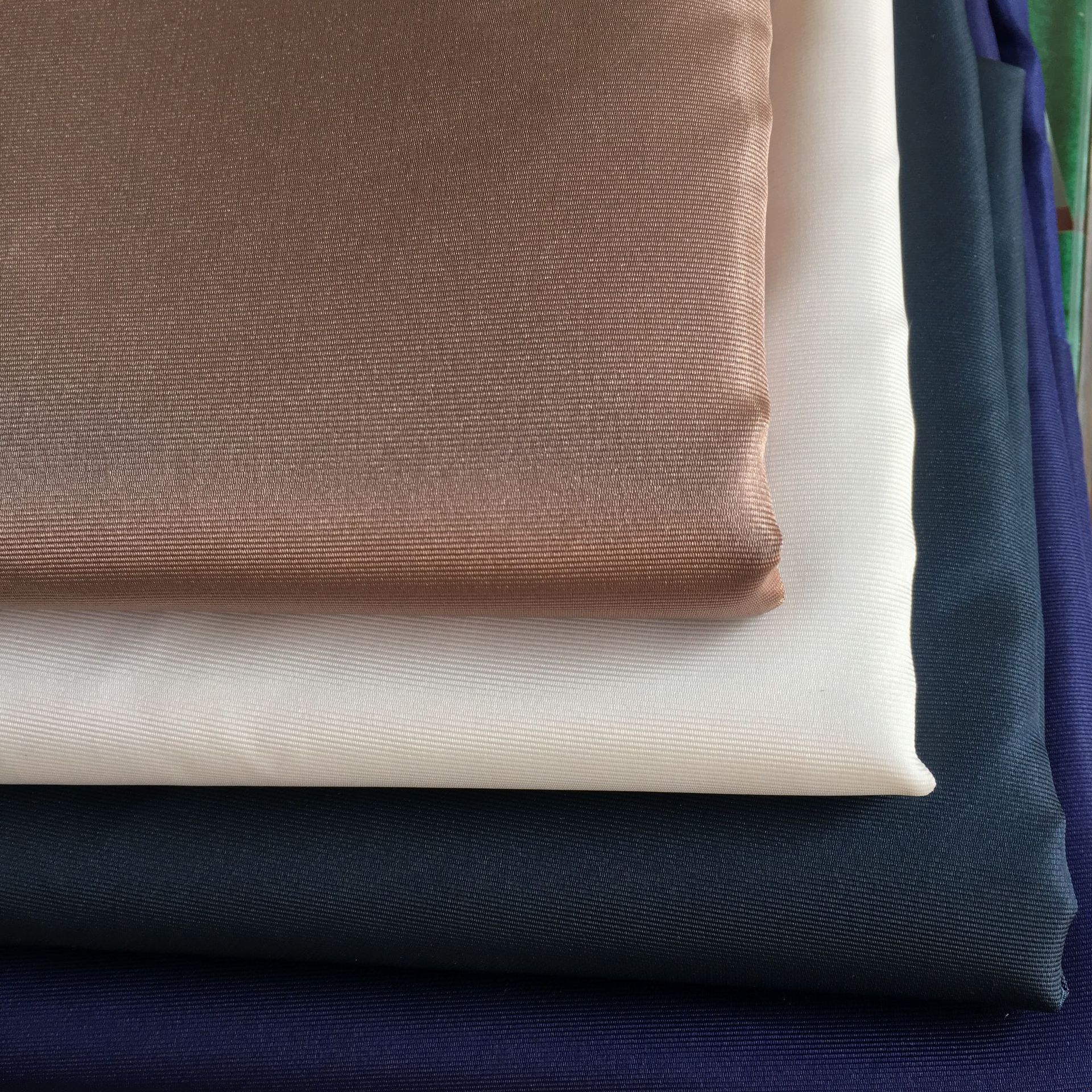 厂家直销山东绸有光涤纶布料高档箱包手袋礼盒美丽绸里布面料