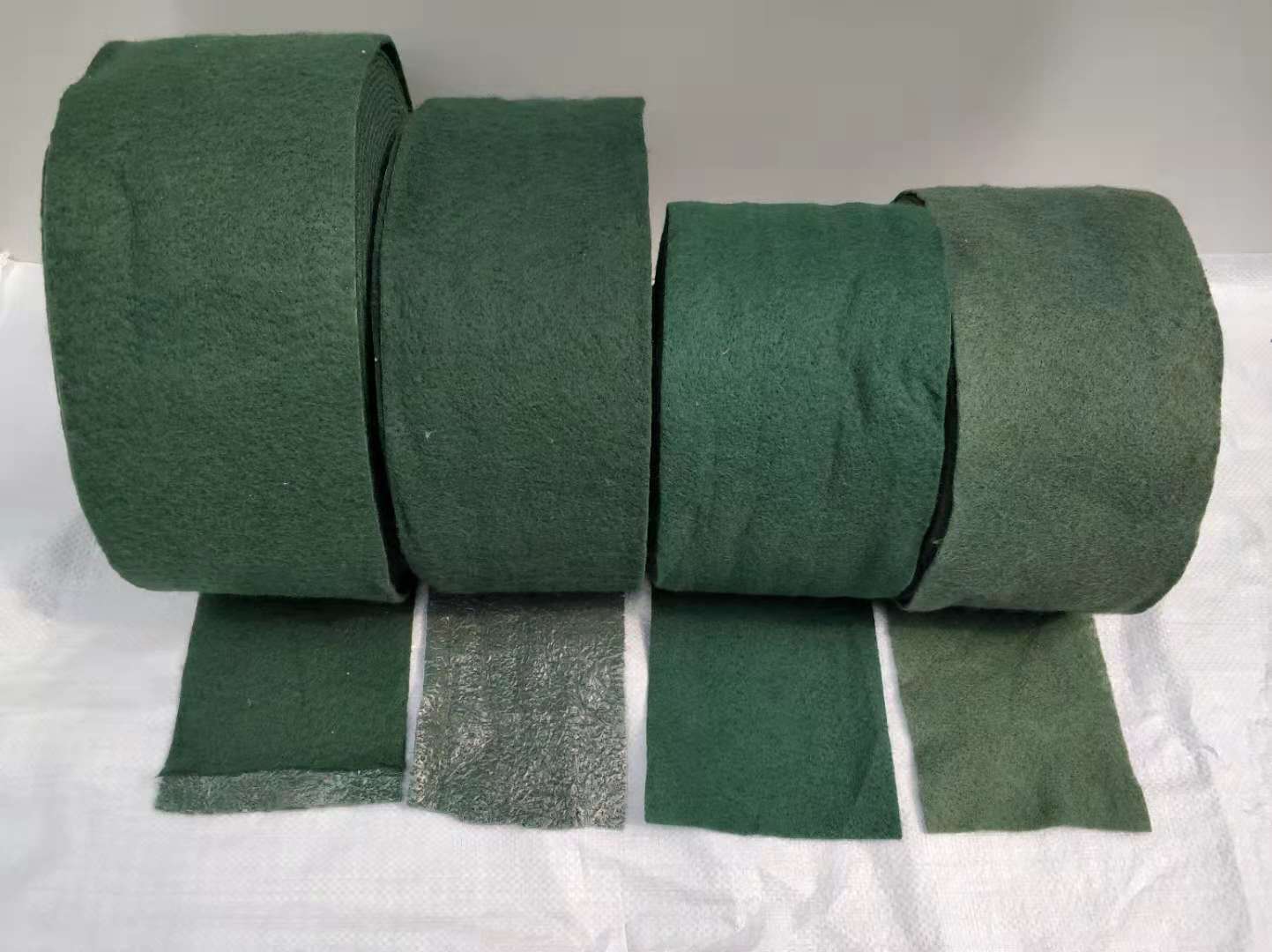 规格齐全,常用规格:12cm*18m 普通款,加厚加膜款,保温保湿布,大树保温