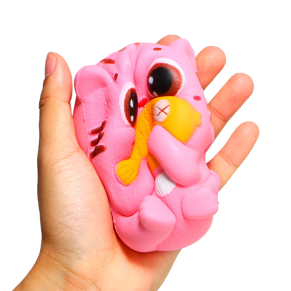 跨境新款squishy慢回弹pu玩具仿真动物猫抱鱼解压捏捏乐摆件