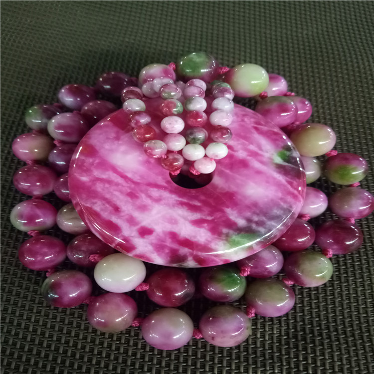 优品满堂:新款精品天然红绿宝桃花玉项链玉石平安扣项链批发