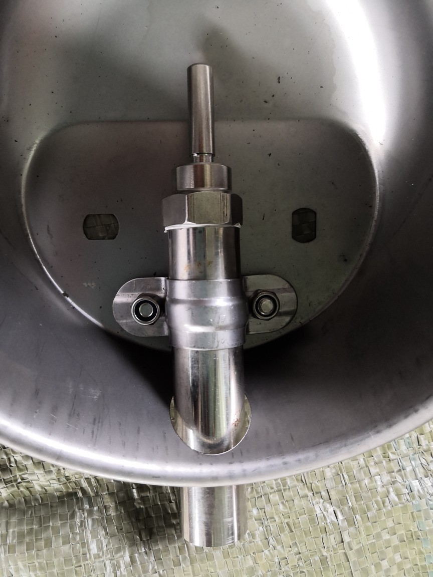 猪用饮水碗,仔猪饮水槽,碗式猪用饮水器