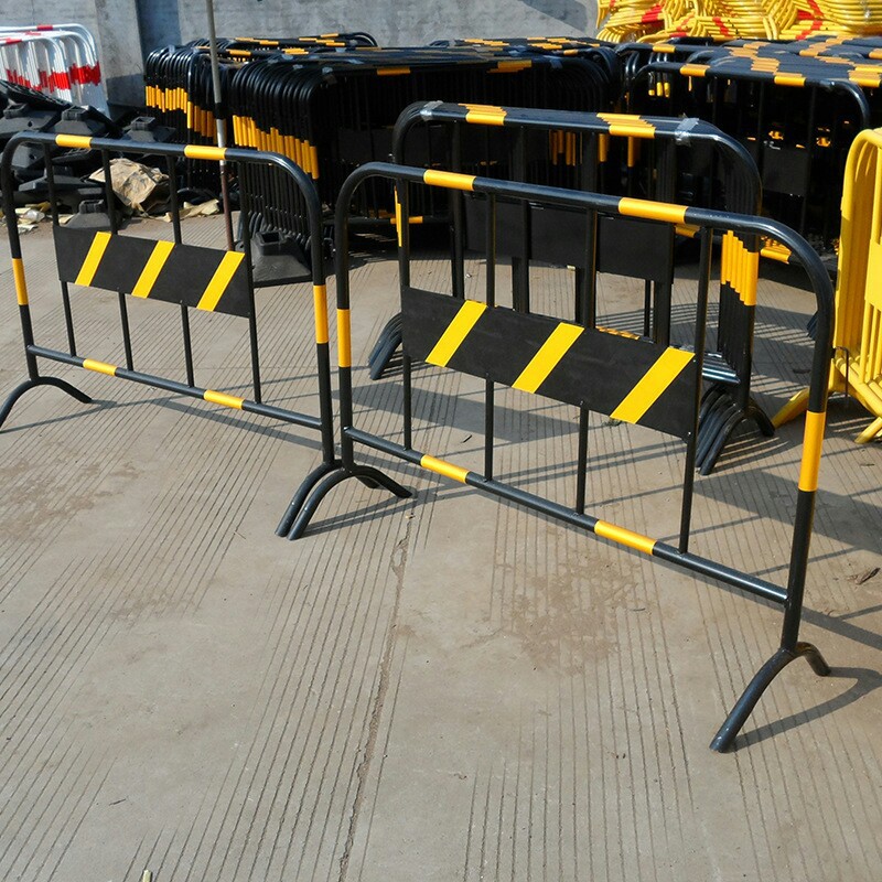 黄黑铁马隔离护栏 上海道路临时移动铁马护栏 江苏铁马围栏 厂家