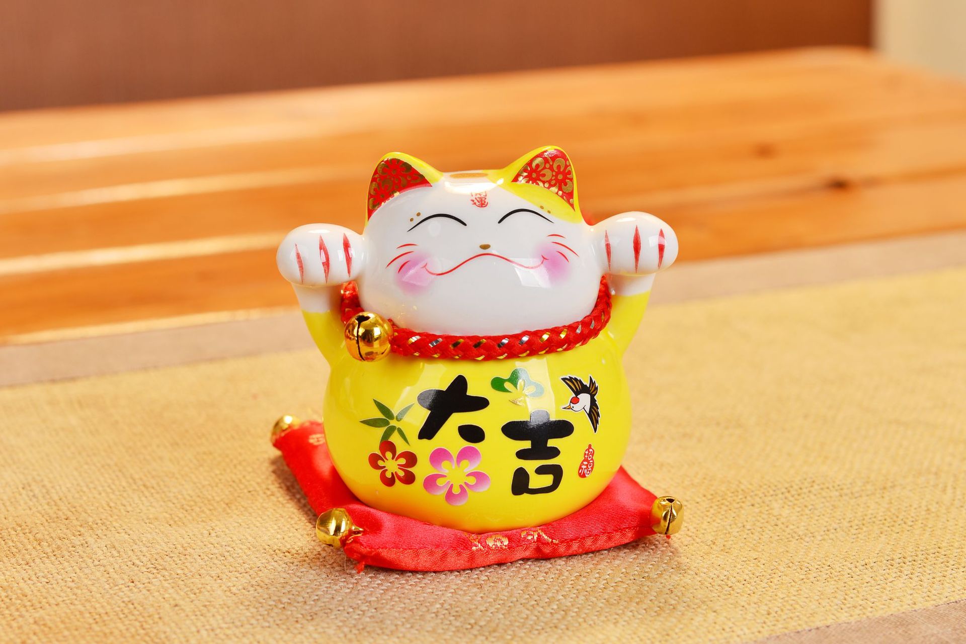 厂家批发陶瓷创意招财猫 日式卡通摆件 汽车摆件 mini存钱罐 礼品