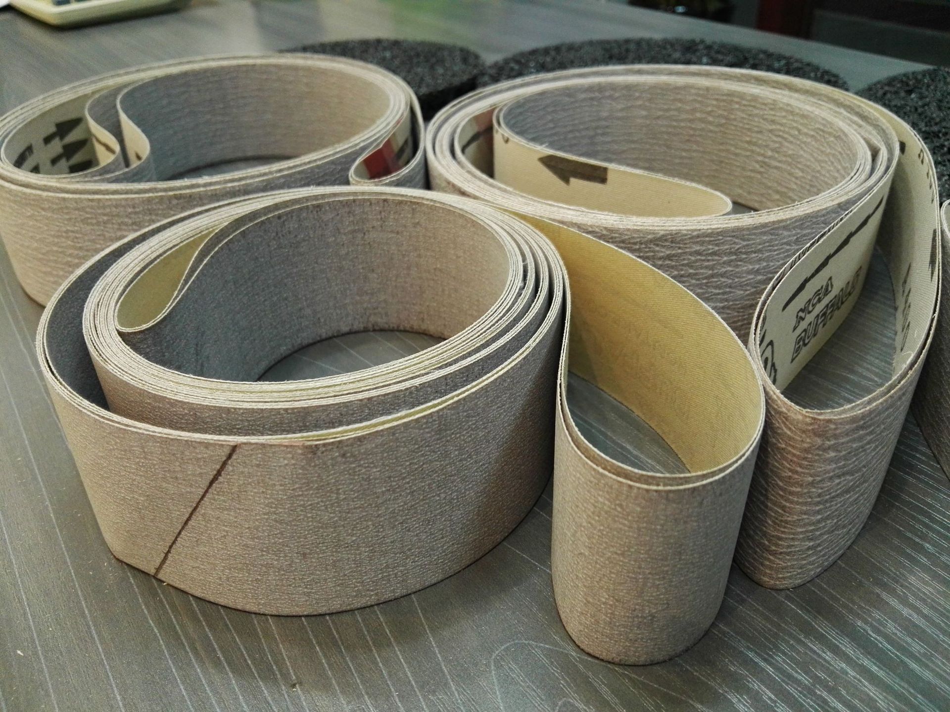 厂家直供日本野牛软布抛光砂带不锈钢铝金属320#拉丝打磨沙带定做