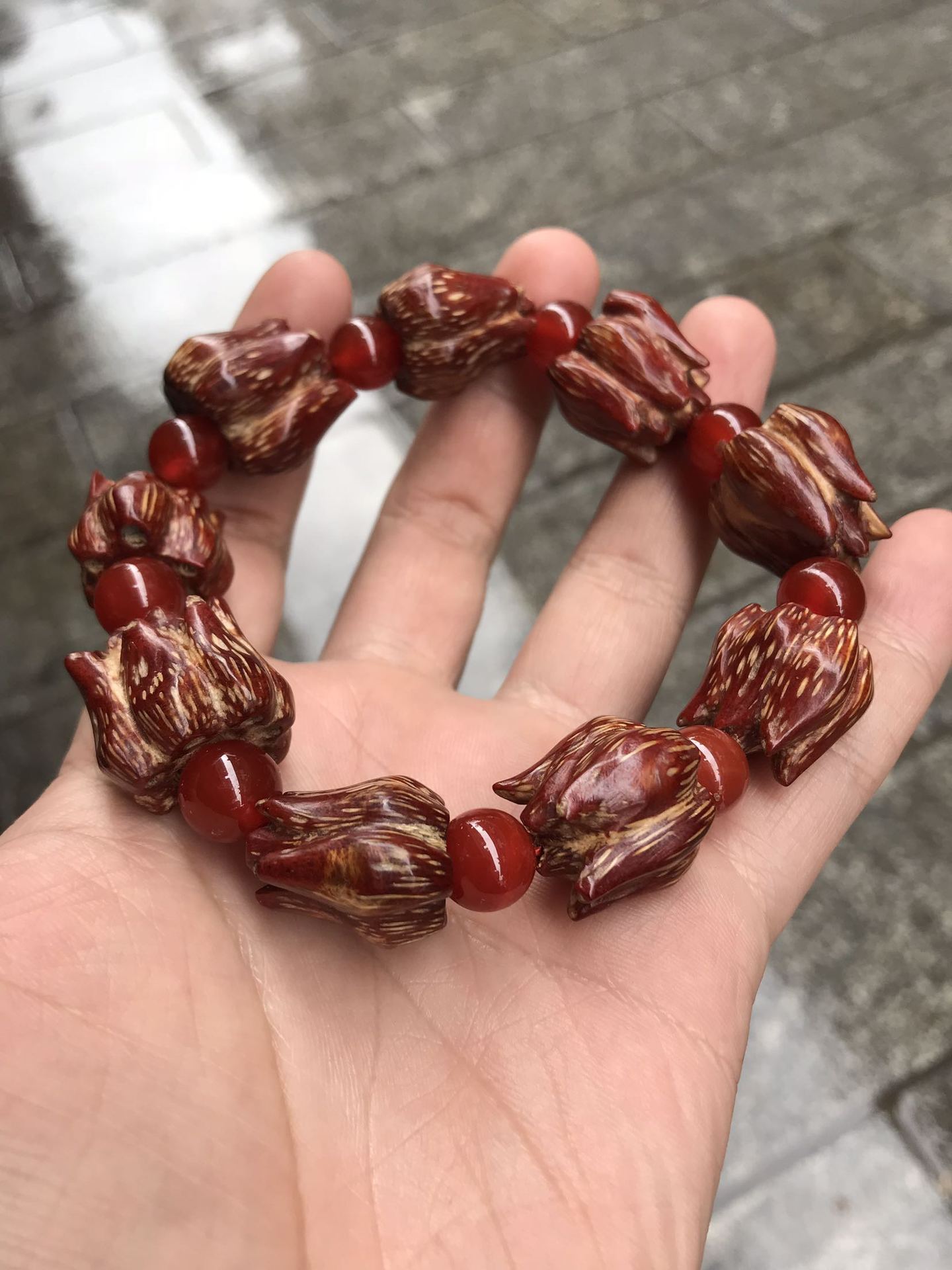 厂家供应滴血莲花菩提手串 滴血莲花菩提手串 纯手工滴血莲花