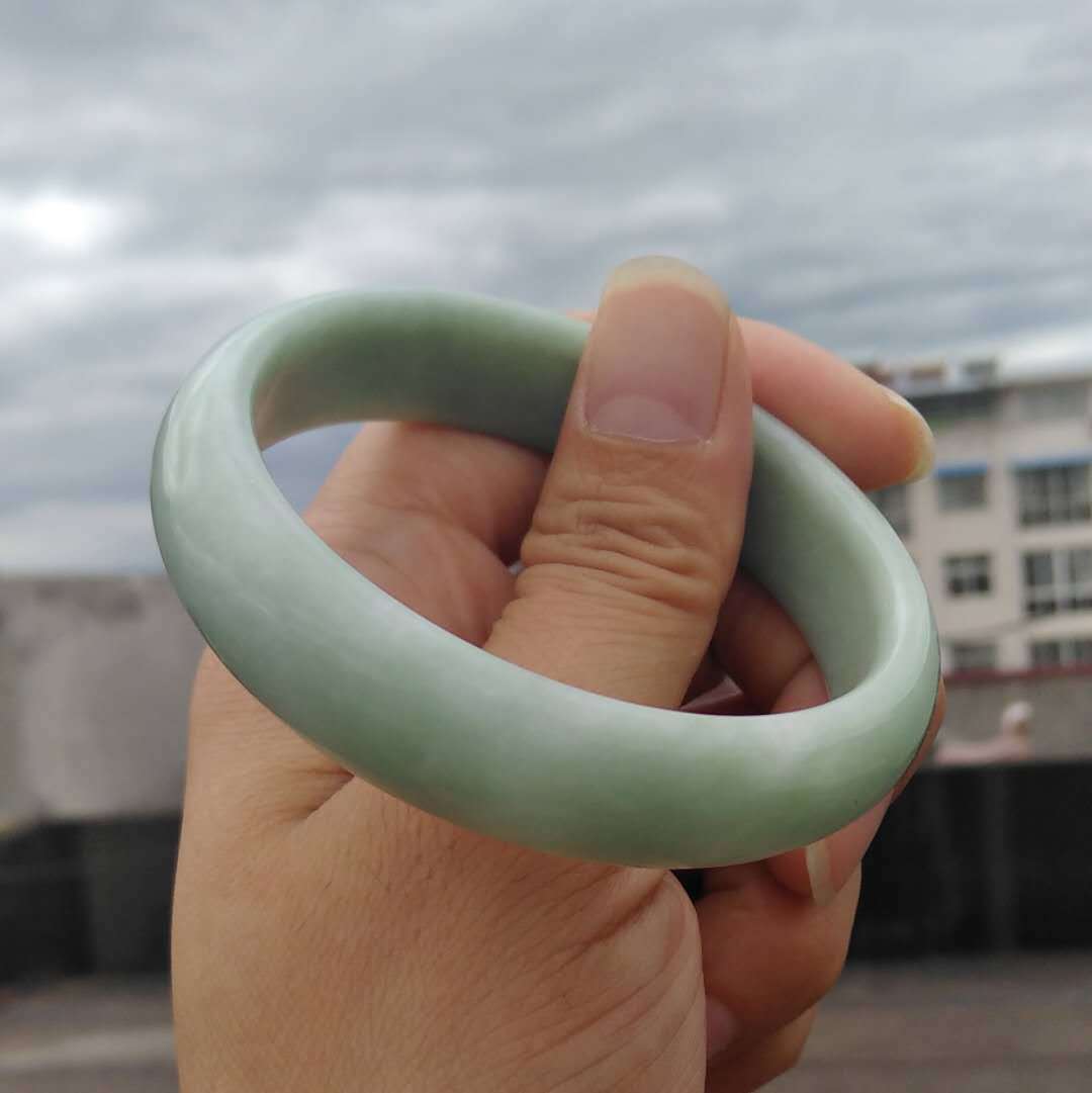 厂价批发玉器贵州翡翠手镯 精美时尚豆青糯种贵州翠玉手镯