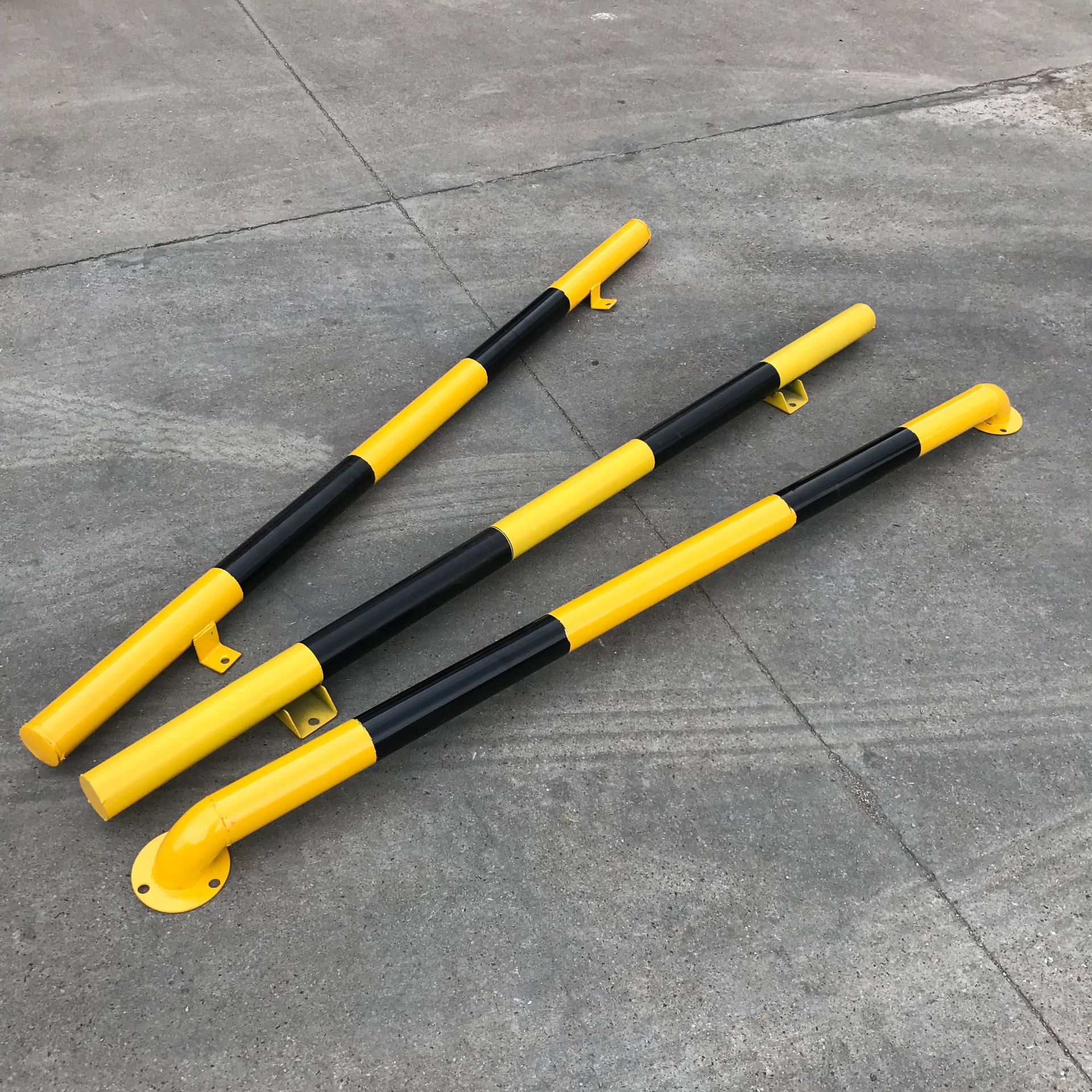 停车车轮挡钢管定位器车轮止退器法兰槽钢角铁底座2000*76*2mm