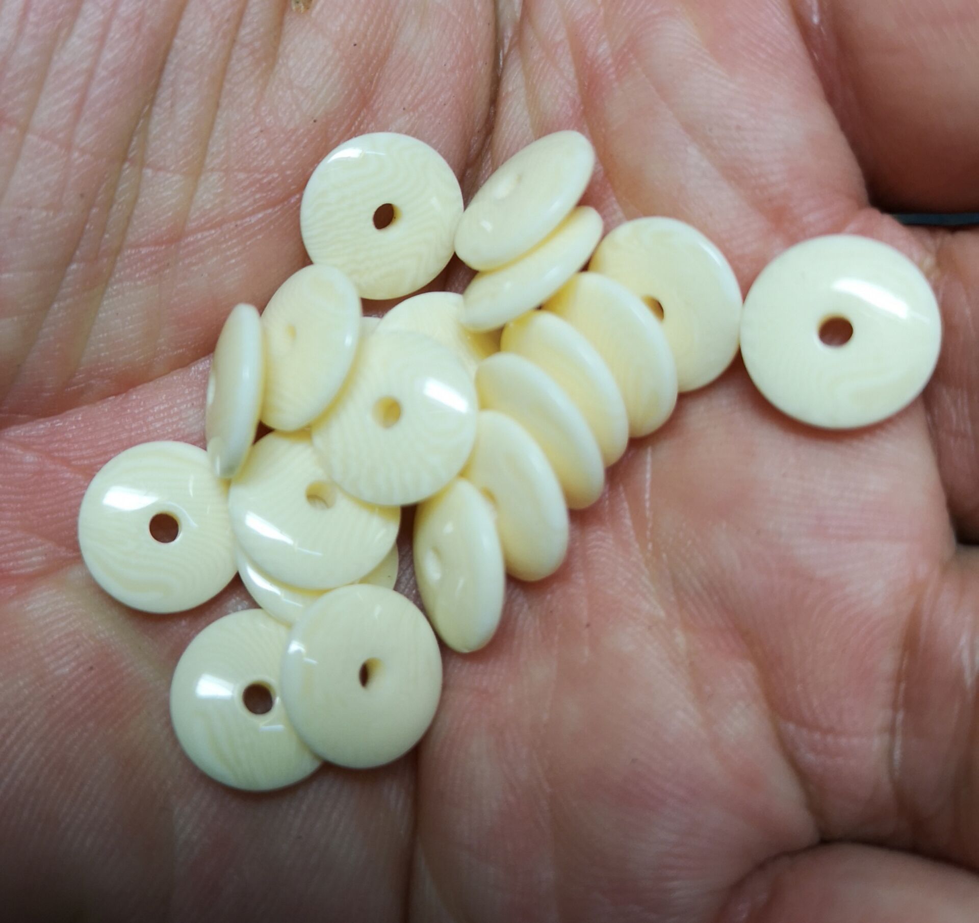 仿象牙隔片仿猛犸象牙隔片飞碟片象骨隔片牛骨隔片1000/包