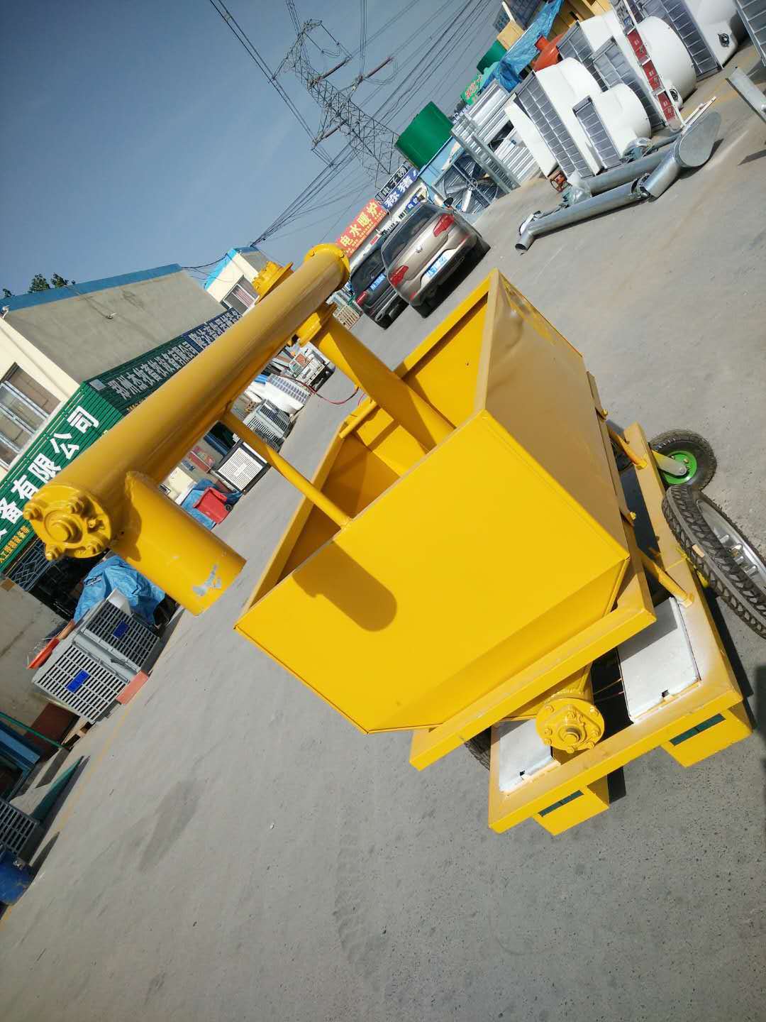 厂家直销电瓶式猪场自动喂料车