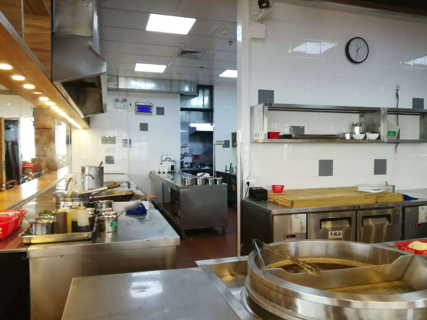 饭店厨房设计的明厨,明档要保证极低的噪声,酒店厨房设计明厨,明档,是