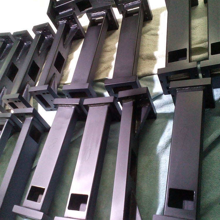 镀层厚度,抗压能力,镀层颜色)等多方面需求和特殊工艺进行电镀加工