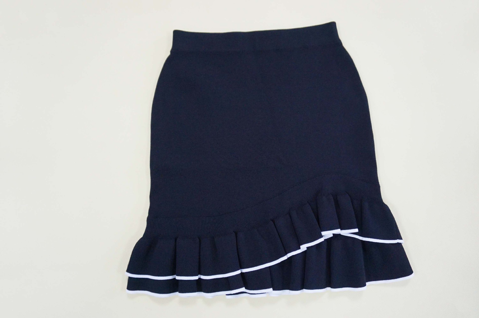 【针织】 2018初秋新款荷叶边黑白间色针织裙女源头工厂加工订单可