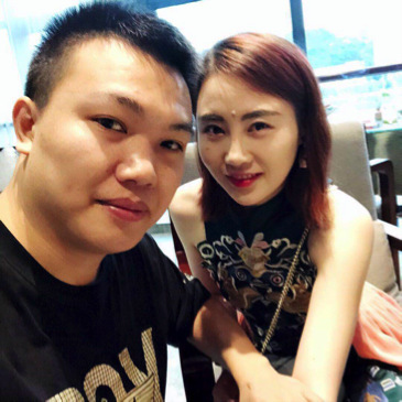 韩艳服饰老板和老板娘