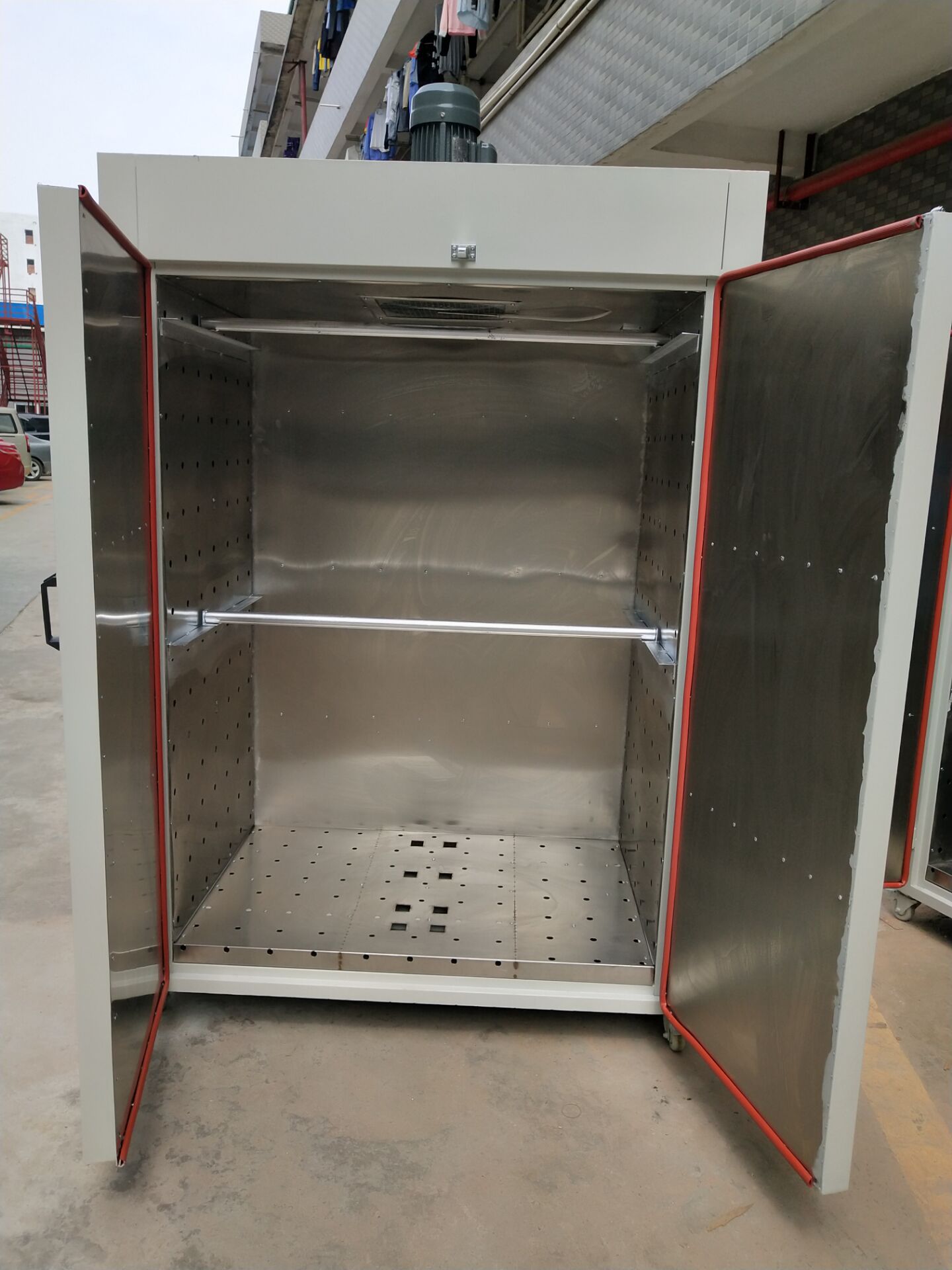 工业烤箱,电烤箱,恒温烤箱,烘干烤箱,隧道烤箱 材    质:冷板,镀锌板