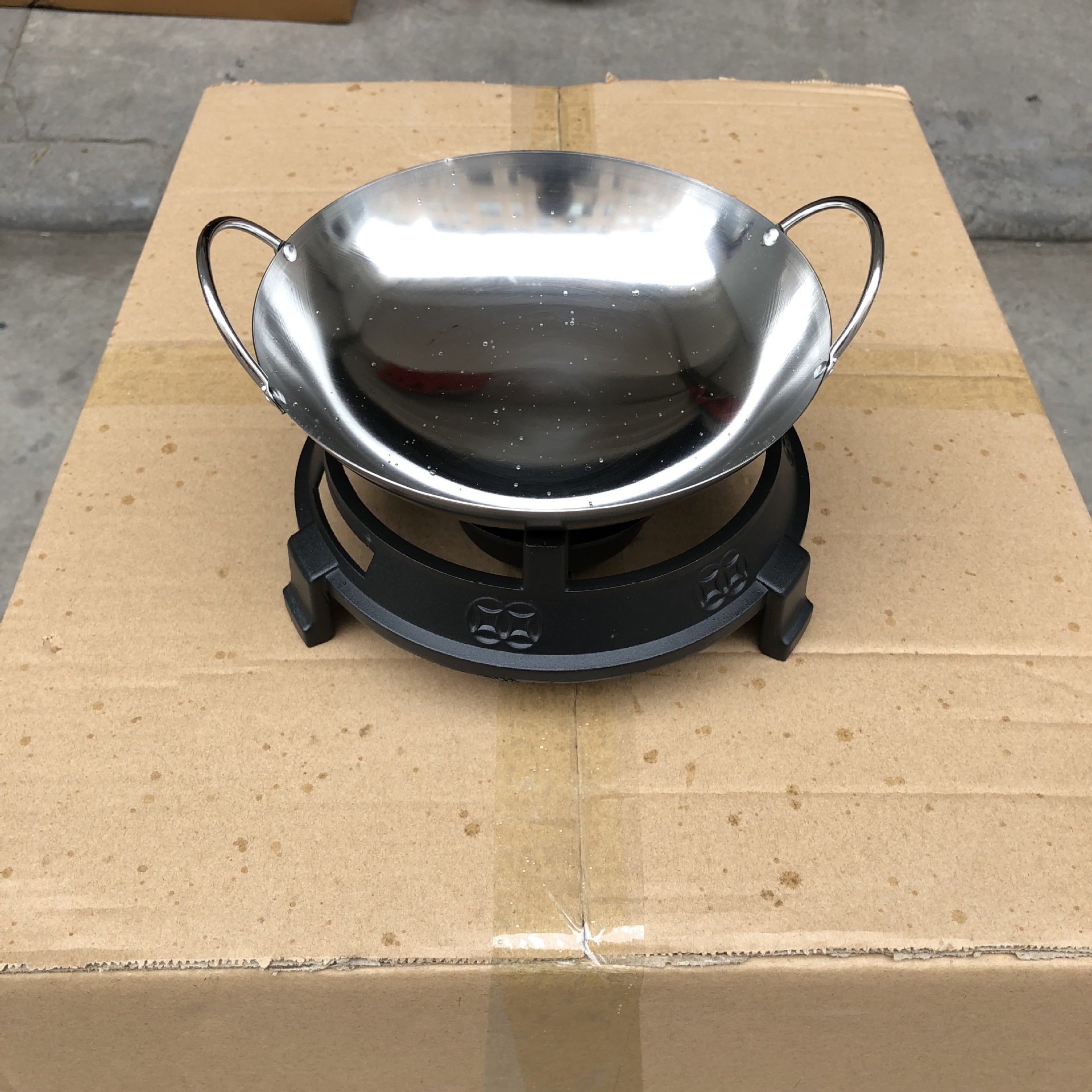 厂家直销 固体酒精炉 酒精锅 小火锅 干锅炉