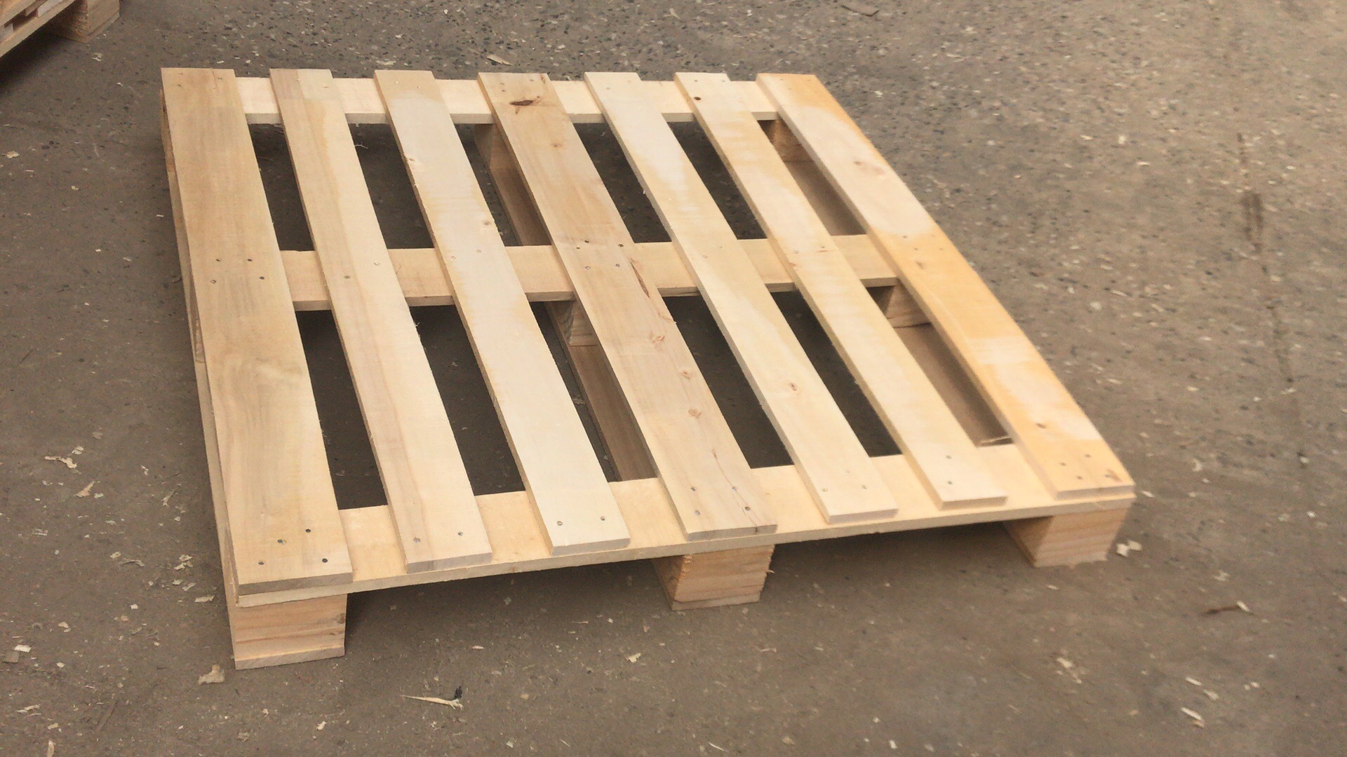 厂家供应免熏蒸木托盘 松木制托盘 欧标托盘 免蒸熏托盘 欢迎订购