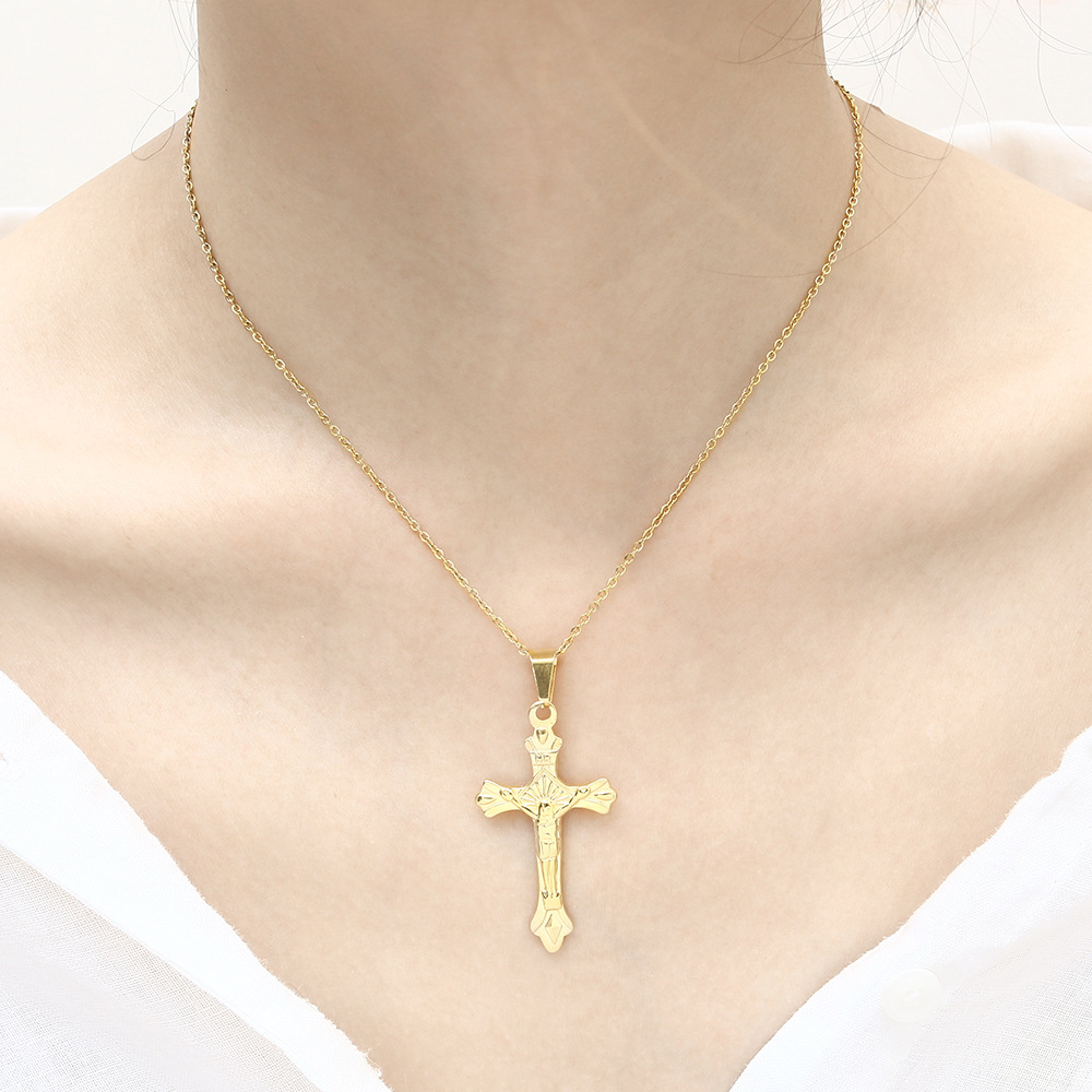 欧美个性新款18k金钛钢耶稣十字架女锁骨项链吊坠不锈钢福音配饰
