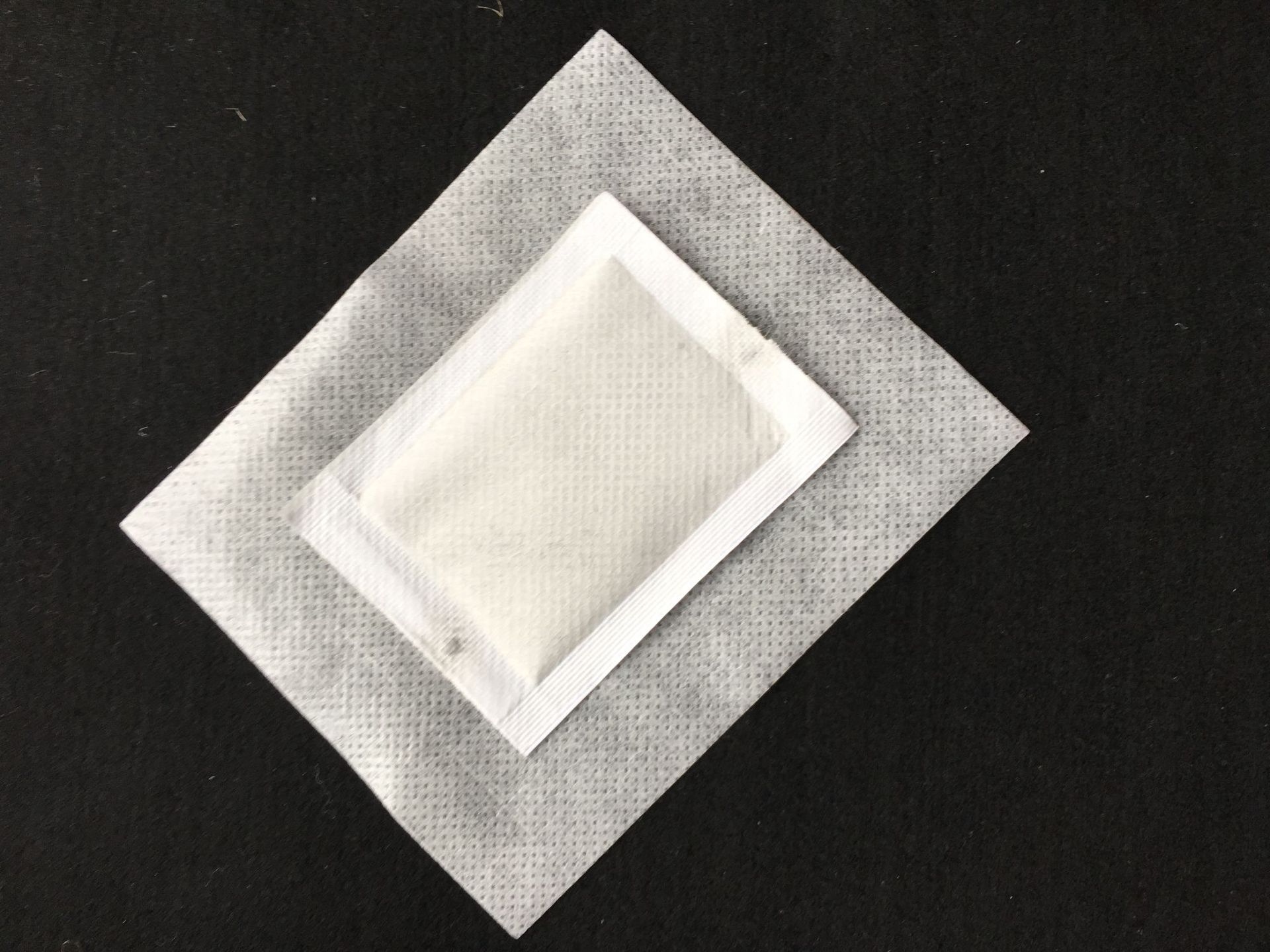 厂家批发足贴医用胶布 无纺布敷料贴 足贴胶带 足贴贴纸 单张价格