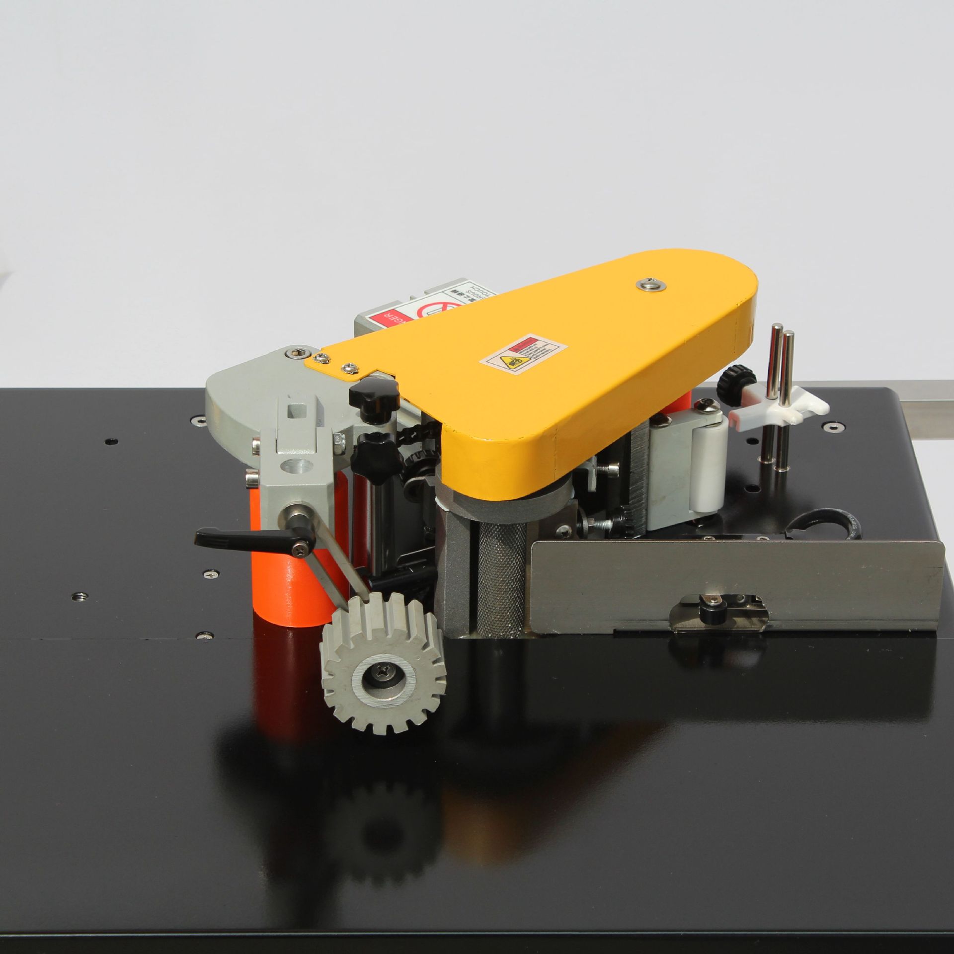 小型家具封边机,定制家具的未来.