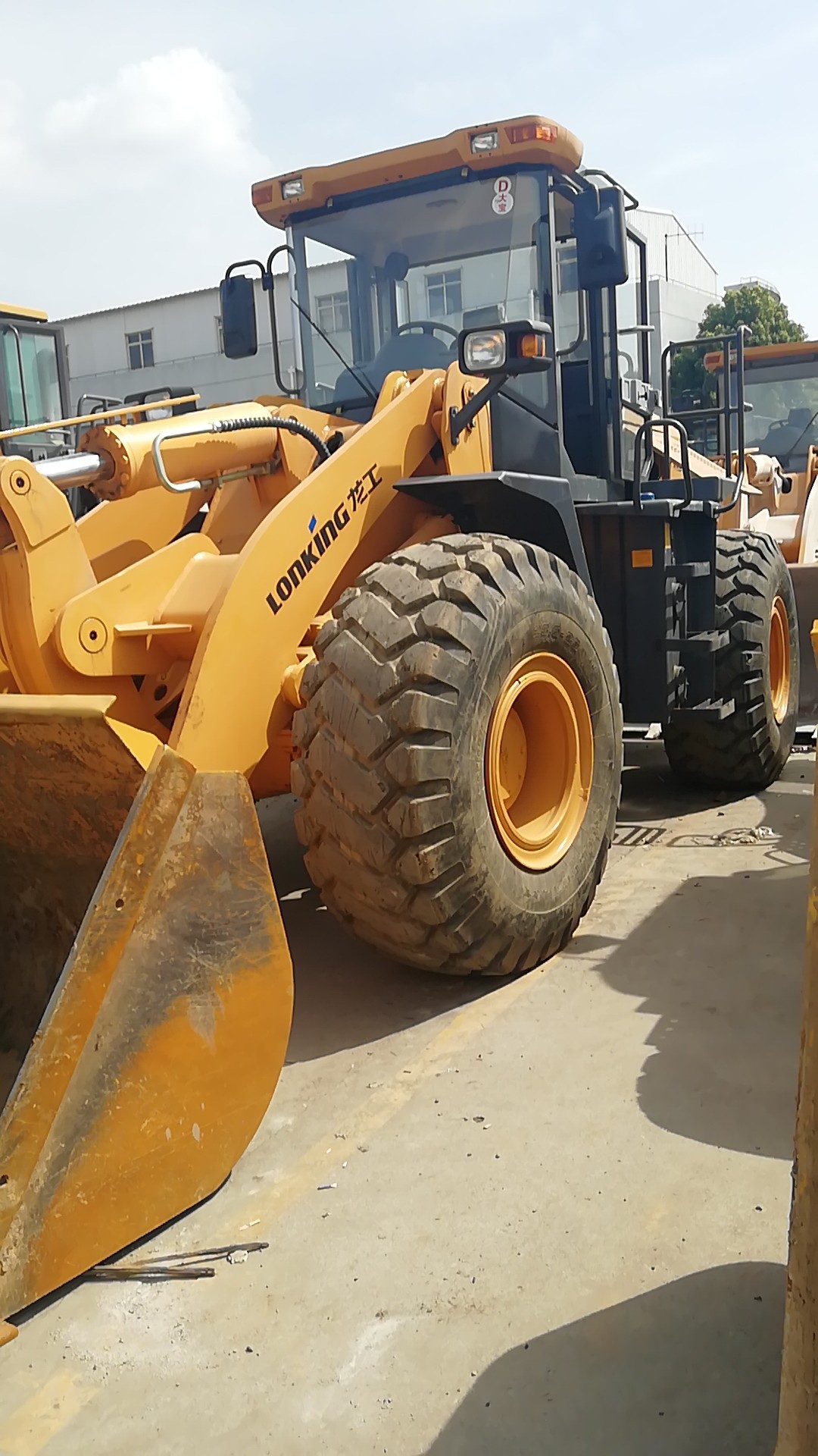 圣诞节之际购买50装载机侧翻铲车全国包邮龙工临工柳工铲车齐全