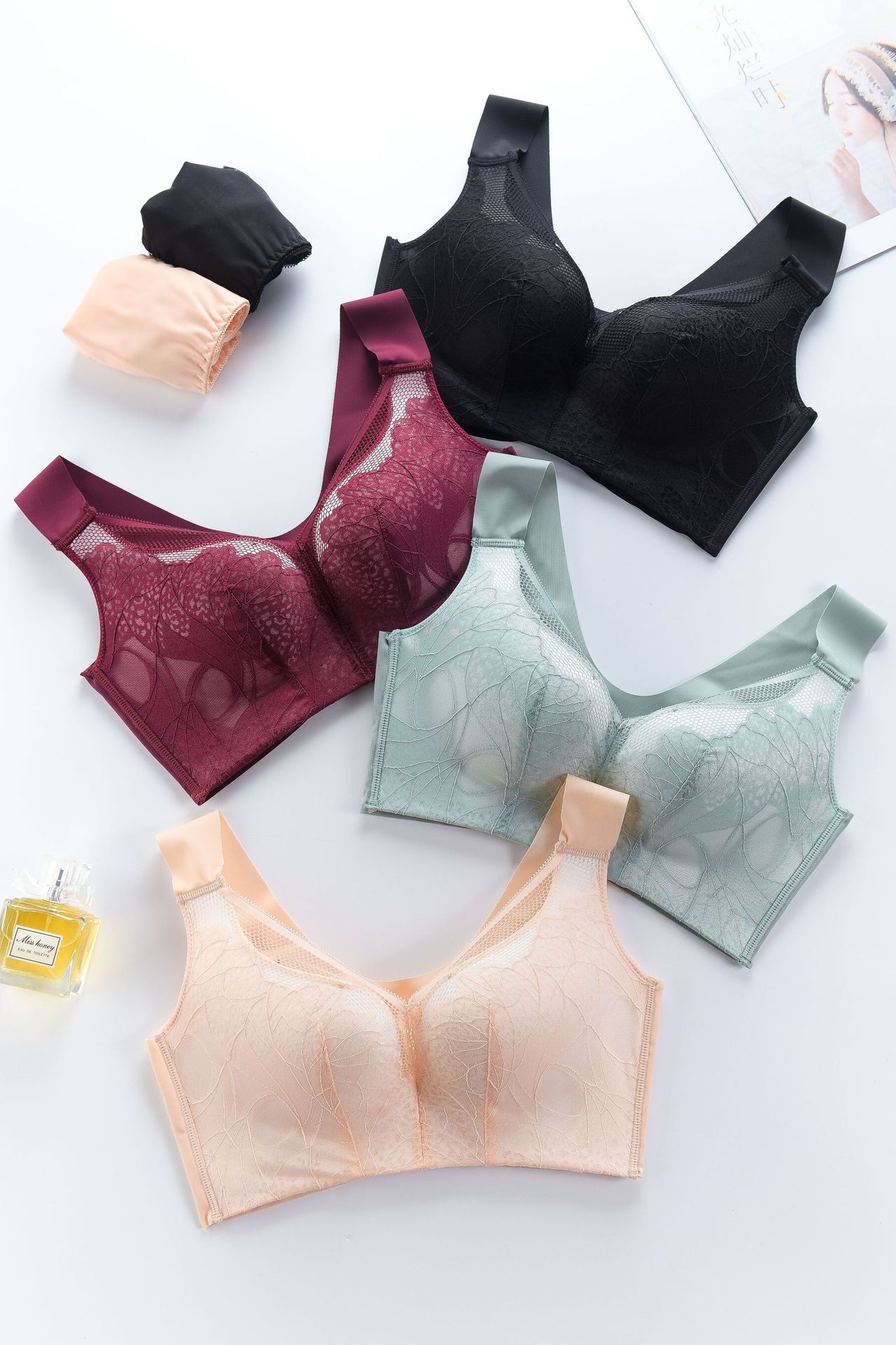 厂家批发女文胸秀色尚品美背宽肩带蕾丝收副乳聚拢调整型内衣套装