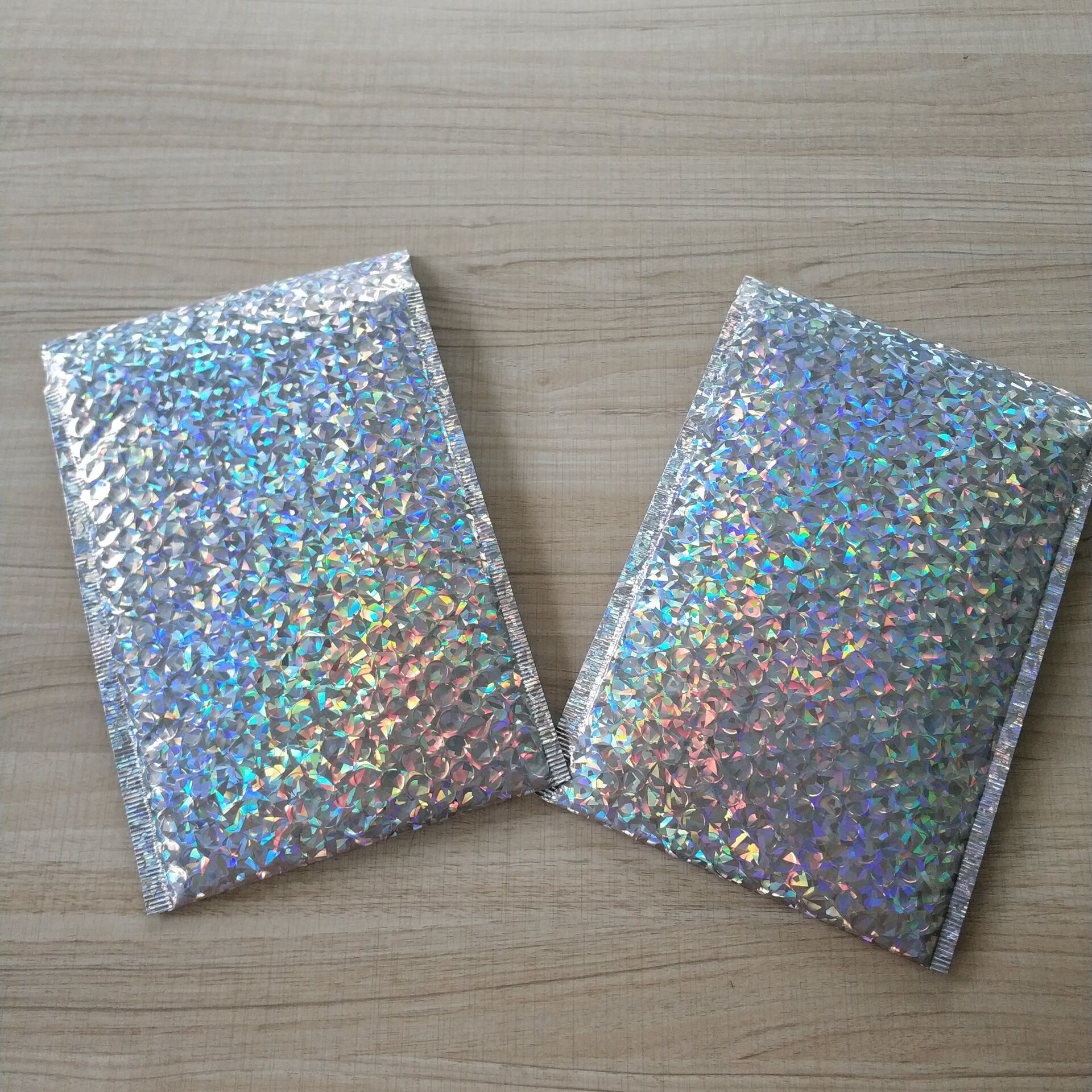 电商镭射膜镀铝膜复合气泡袋衣服首饰礼品物流包装袋