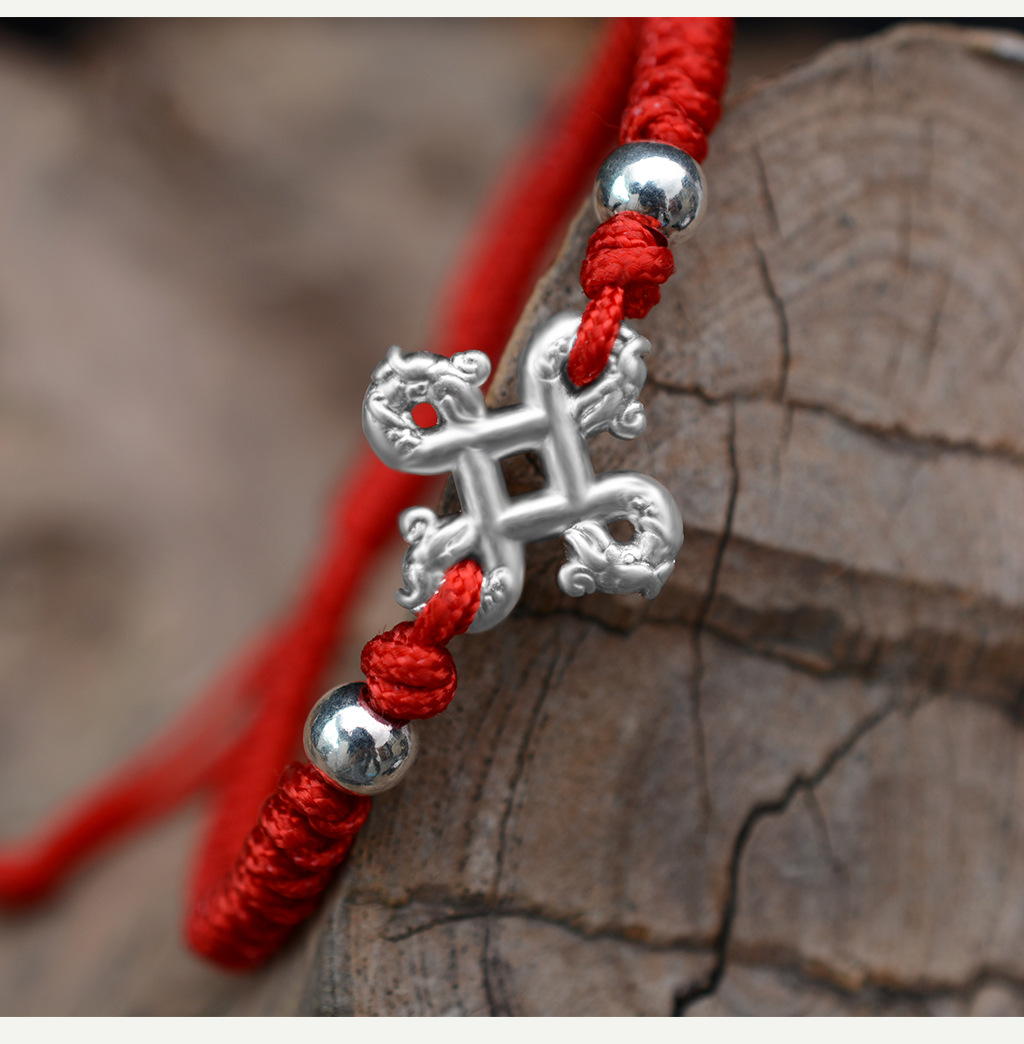 广州龙结饰品有限公司是一家专业生产中国结十六年的手工工艺品的大型