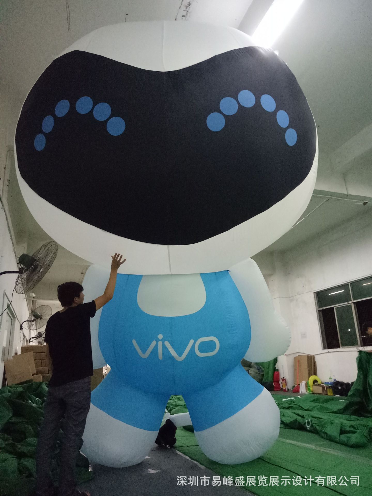 户外气模人行走固定气拱充气人偶厂家直销