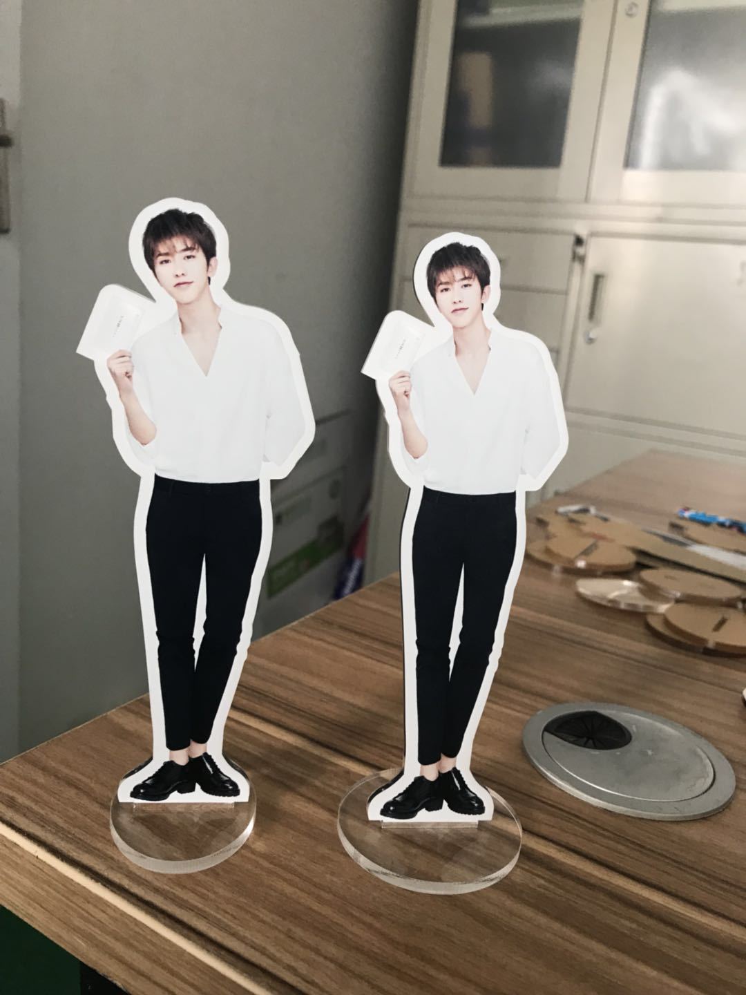 亚克力人像立牌有机玻璃小型广告牌加工定制oem加工