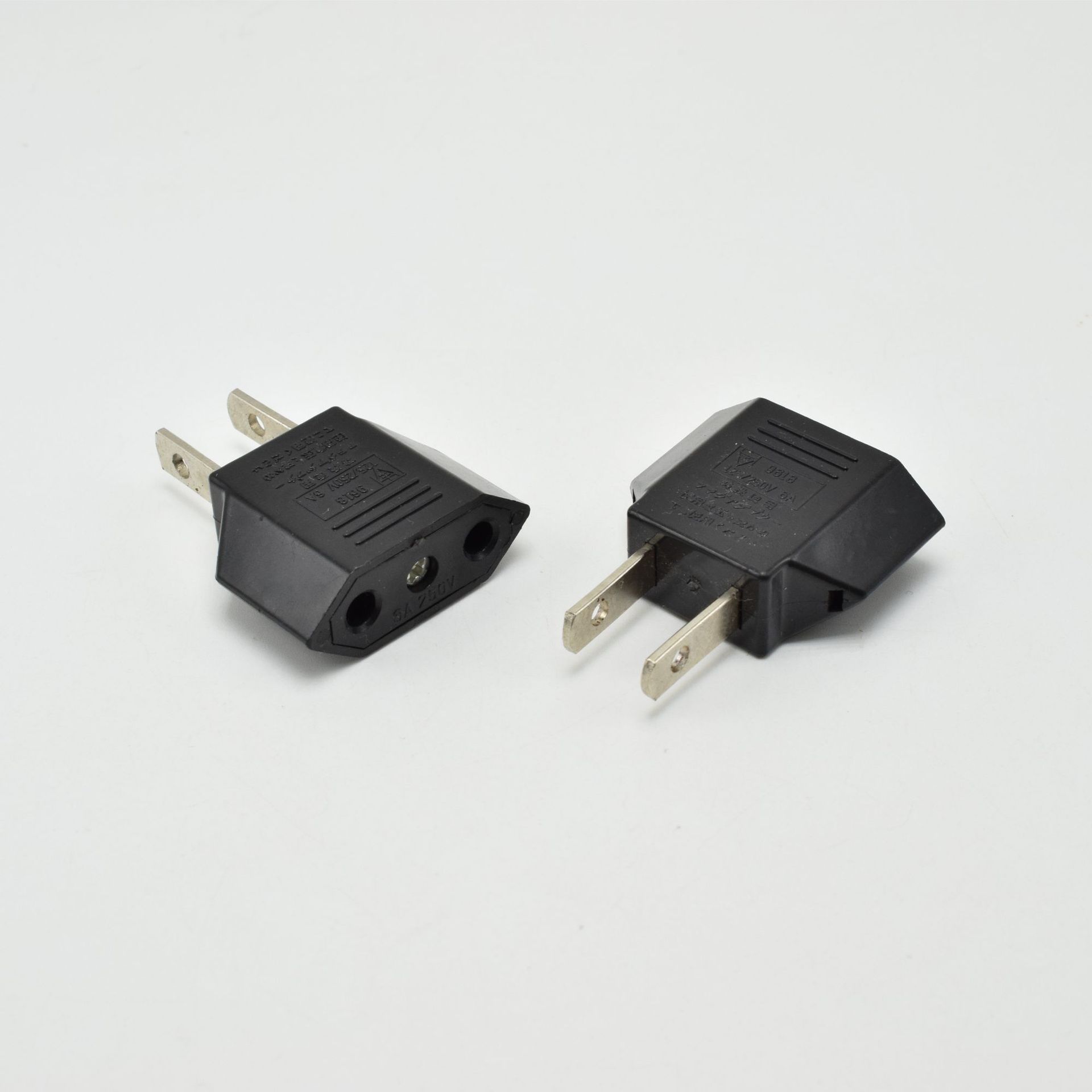 厂家供应 扁化圆电源转换插头 旅游转换插 美规转欧规 二扁转圆插