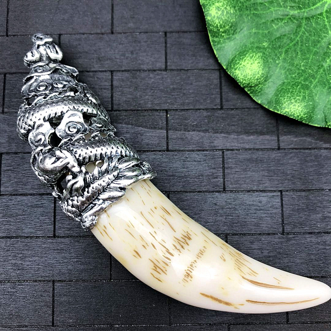 厂家直销精美仿古做旧骨雕牙雕挂件白铜老虎头镶牙齿吊坠挂饰