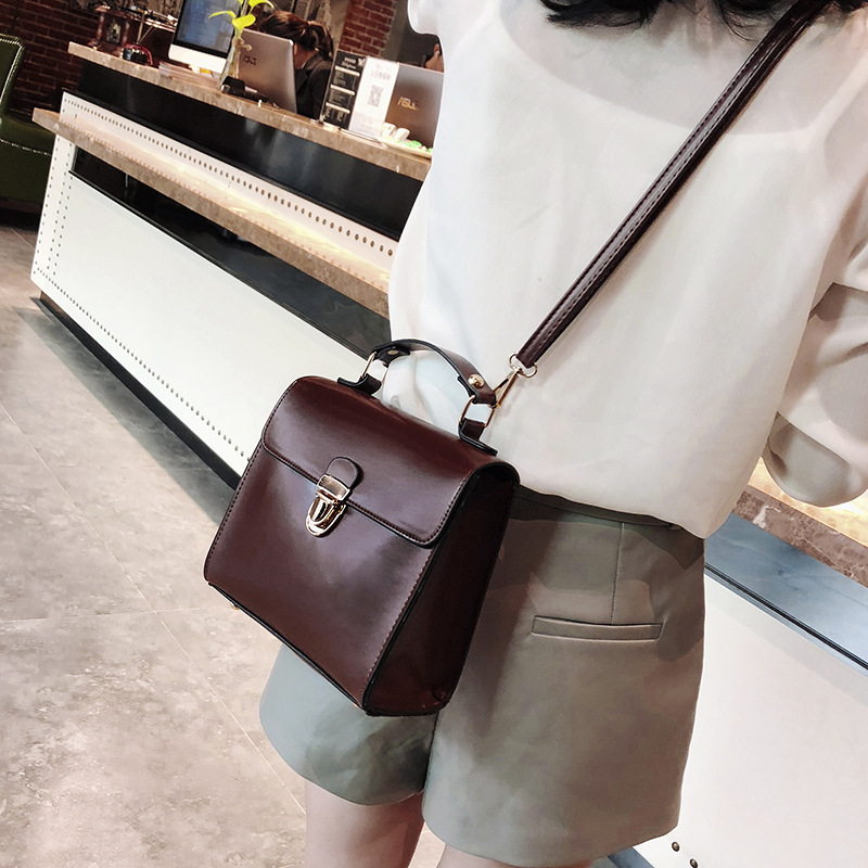 2023 Women's Bag New Korean Style Fashionable Retro Oil Leather Mortise Lock Small Handbags Simple Shoulder Messenger Bag