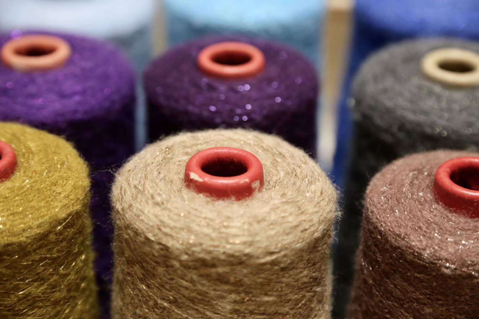 15/1nm 64%腈纶29%尼龙7%羊毛 银线 珠片 珠片起毛纱 拉毛纱