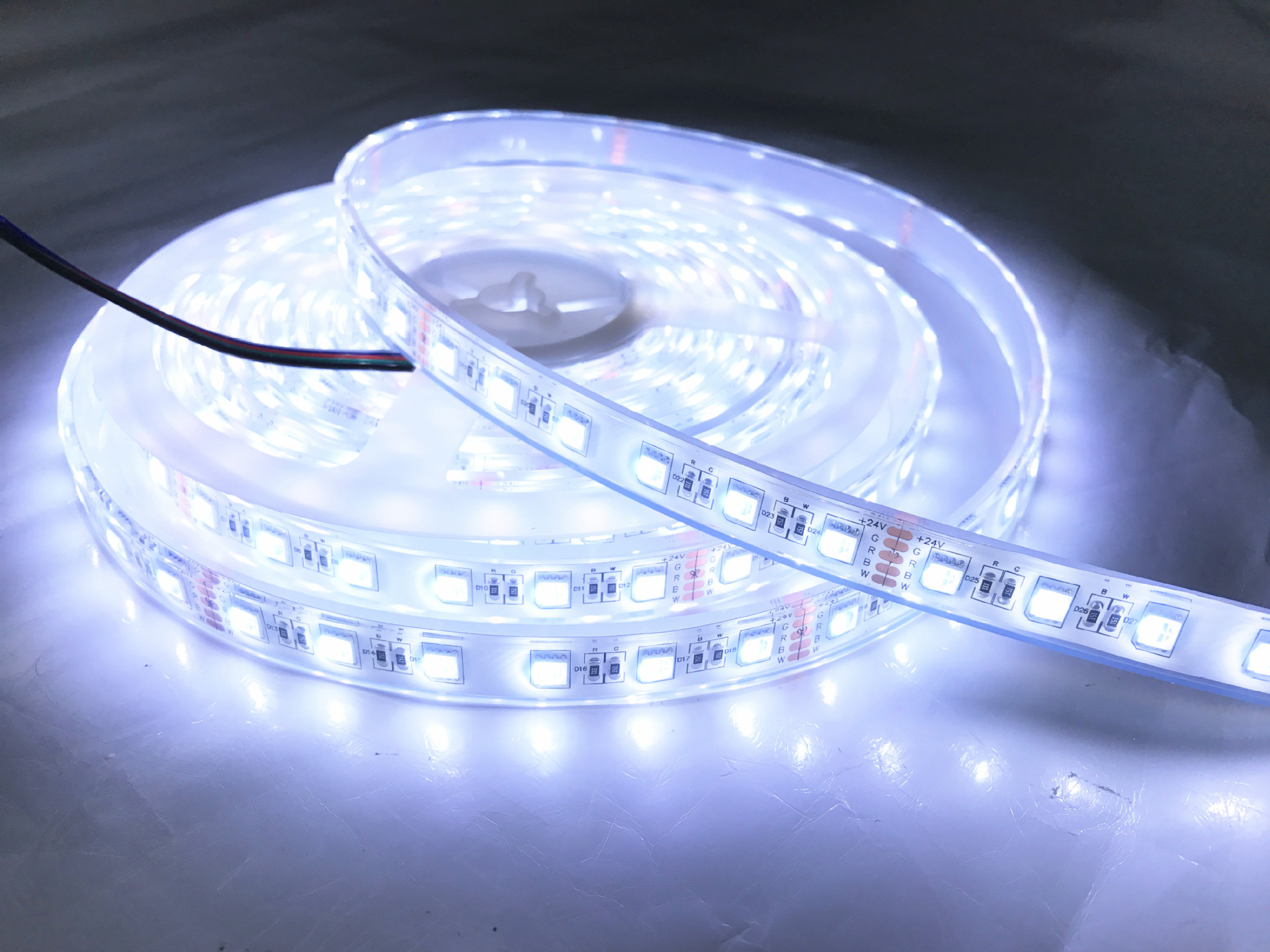 5050rgbw四合一软灯带 led七彩加白光12/24vrgbww滴胶防水灯条