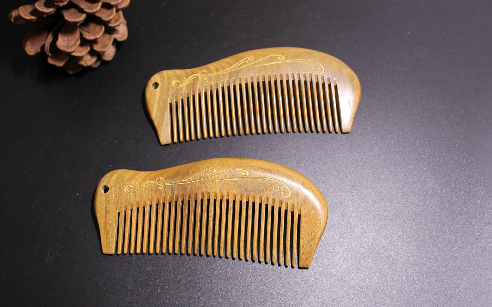 绿檀木梳子描金新款描金彩绘刻花刻字梳欢迎批发厂家工艺梳美发梳